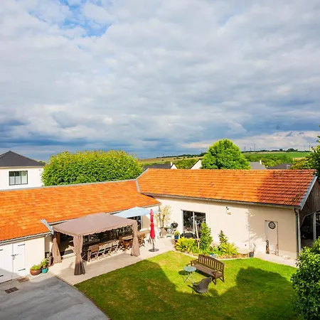 Au Clos Des Amis Bed & Breakfast